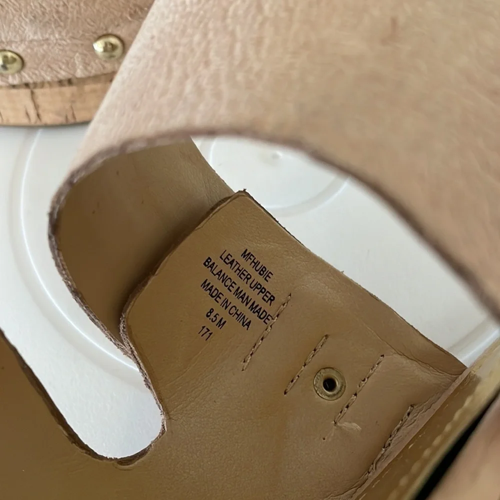 👍🏼 Marc Fisher neutral platform Sandals Size 8.5 👍🏼
